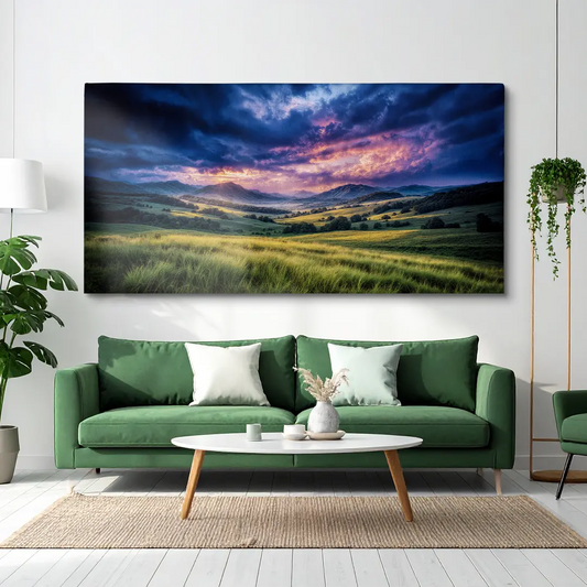 Panorama-Leinwand mit Landschafts- und Himmelmotiv als stilvolle Wanddekoration in einem modernen Wohnzimmer