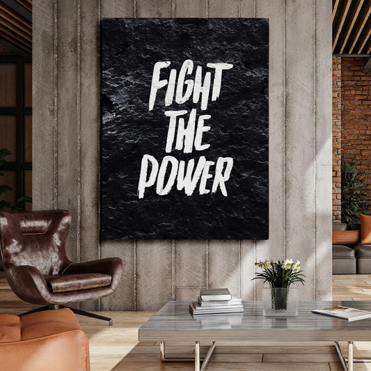 Modernes Statement-Wandbild „Fight the Power“ als Wanddekoration im Wohnzimmer