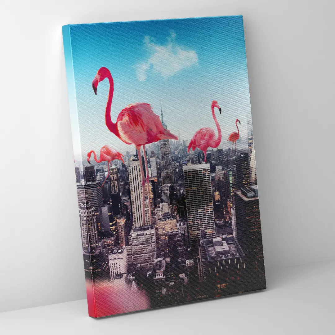 Seitenansicht einer urbanen Leinwand mit Flamingo- und Stadtmotiv
